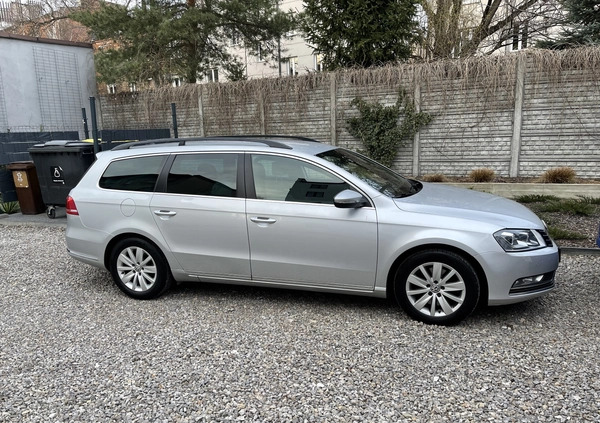 Volkswagen Passat cena 32999 przebieg: 349000, rok produkcji 2014 z Warszawa małe 497
